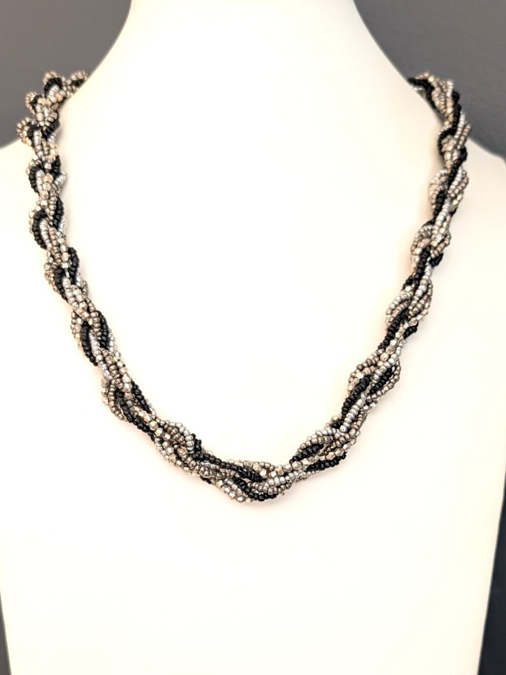 Twisted black and silver seed beads necklace